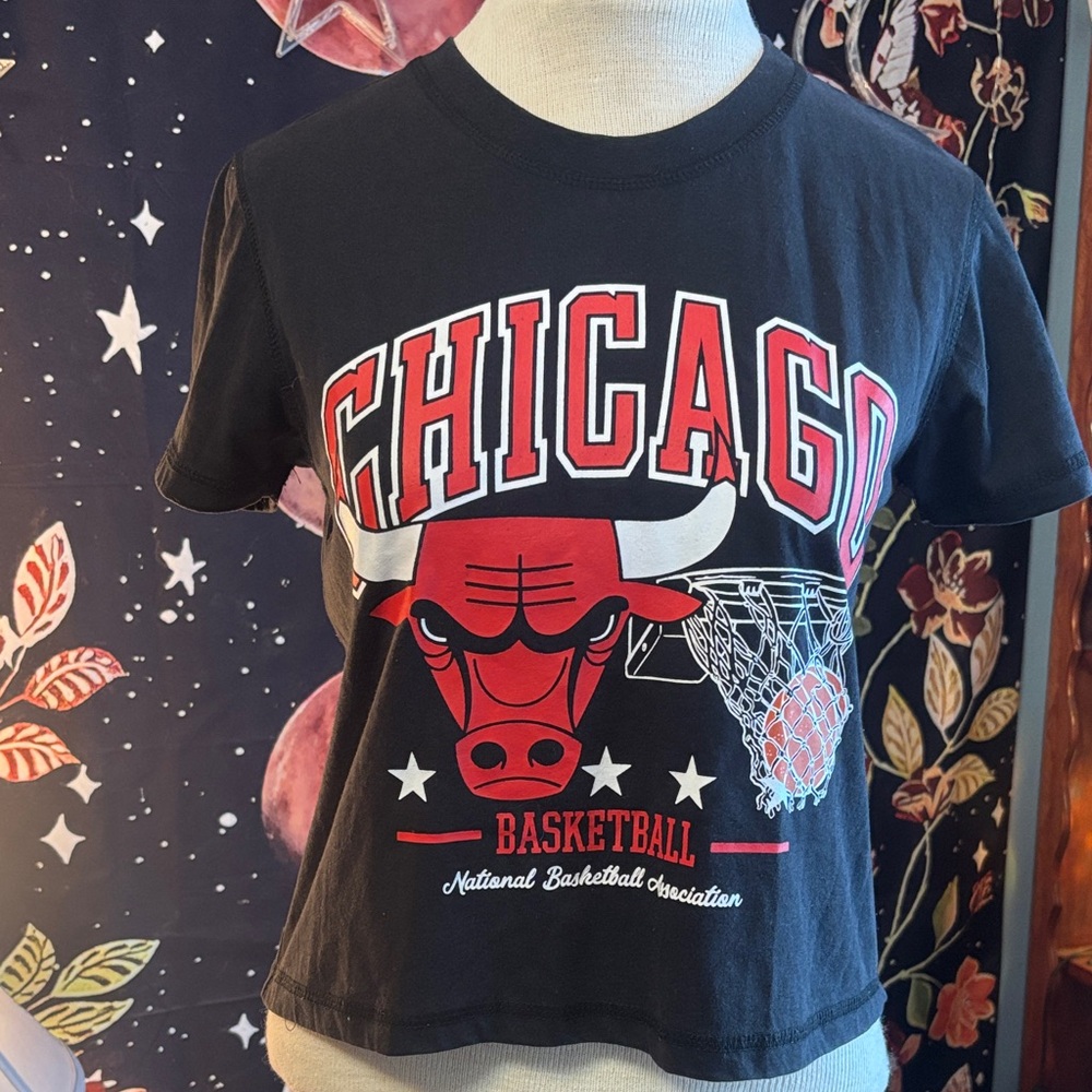 NBA Chicago Bulls Women’s Black Graphic Tee